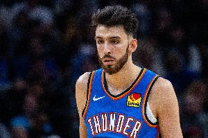 轻伤不下火线！队记：霍姆格伦本场比赛状态升级为可以出战！