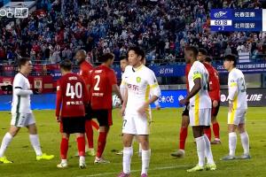 VAR很忙！亚泰vs国安上半场踢到了60分钟，多踢了半场加时