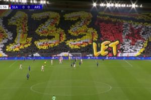 壮观！布拉格斯拉维亚球迷展示巨型tifo，庆祝主队建队133周年