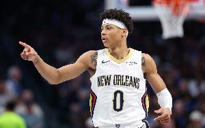 打得乱！费尔斯15中5拿到13分5板3助1断 正负值-10全队最低