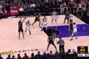 这球“传”得舒服！威少抢篮板将球拍出 穆迪捡漏三分稳稳命中