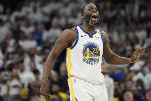 拿到库里技能包！追梦底角三分再中 两节半时间个人三分9投5中