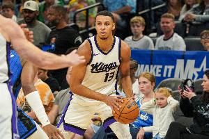 拇指手术！国王主帅：基根·穆雷训练很努力 还需要一段时间回归