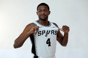 关键先生没毛病！福克斯单打虚晃上下步抛投杀死比赛