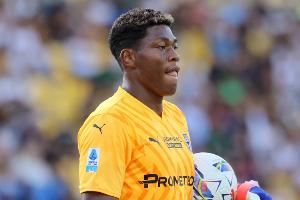 帕尔马官方：铃木彩艳的左手中指和舟骨出现复合性骨折