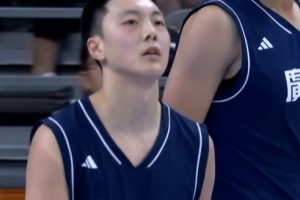 突破犀利！胡明轩半场9中6拿到两队最高14分外加1板3助