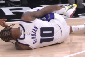 没收住！兰德尔扑防德罗赞三分被吹垫脚&一级恶犯 国王3+1+球权