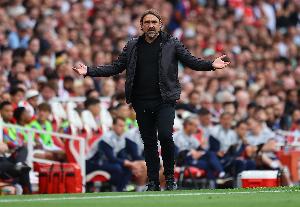 法尔克：裁判是全场唯一认为我的队员假摔的人，对此我能咋办？