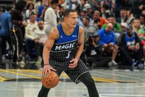 还是没三分？贝恩半场8中3&三分4中0得到7分 出现2次失误