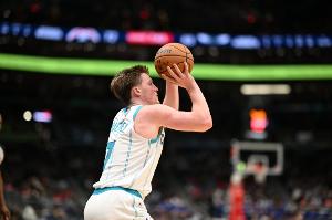 克尼佩尔：阵容不整很难看清我们真实水平 我们会坚持下去的