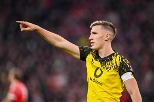 图片报：多特担心施洛特贝克不续约，拜仁等俱乐部关注球员情况