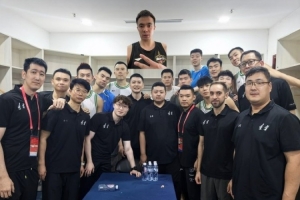 赵继伟：昨天蹬地时清楚听到“”的一声 好在不是特别糟糕