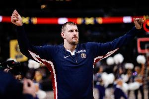 进化史！过去五个赛季约基奇在场时球队净效率值从8.4提升至19.7