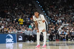 危险信号！库里过掉文班亚马 卡斯尔补防领个人第四犯