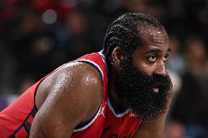 卢：我们的所有对手都在重点盯防哈登 他需要继续做出正确的选择