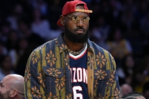 A·史密斯：别污蔑我跪舔詹姆斯！更别说他还是个男的