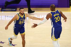 我不得分没关系！霍福德晒库里数据：忒不可思议了！！