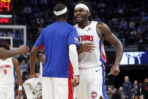 斯图尔特谈逆转：我们加大了防守强度一直保持 对手顶不住了