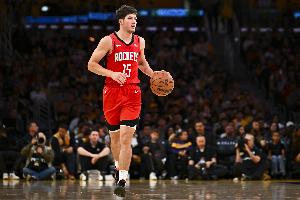 自信放光芒！申京送助攻 谢泼德加长三分正中靶心