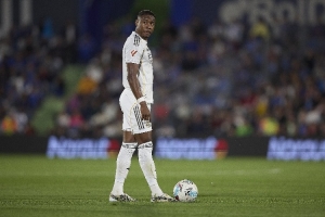 阿斯：阿拉巴明白需要证明自己身体状况稳定，才有机会留在皇马