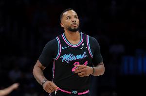 希罗：鲍威尔每天都泡在训练馆 他表现太出色了为他感到高兴