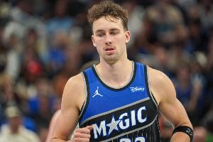 力劈华山！小瓦格纳突破迎着阿门补防直接劈扣