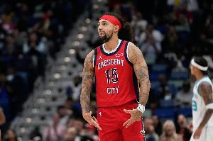 替补打得可以！阿尔瓦拉多12中6拿到18分1板3助 首节10分