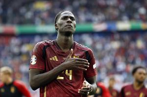 外媒：阿马杜·奥纳纳买不到47码球鞋，比利时足协员工坐飞机送