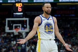 尽力了！库里23中12得34分3板9助3断 三分15中7&上半场22分